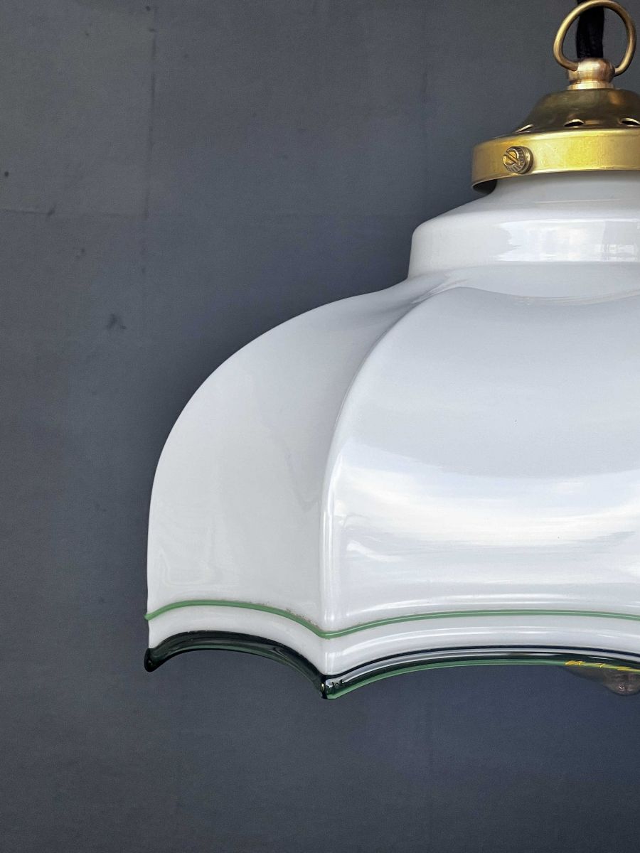 Suspension Ancienne Salon - Fer Et Bois - Abat-jour Opaline Blanc - Vintage